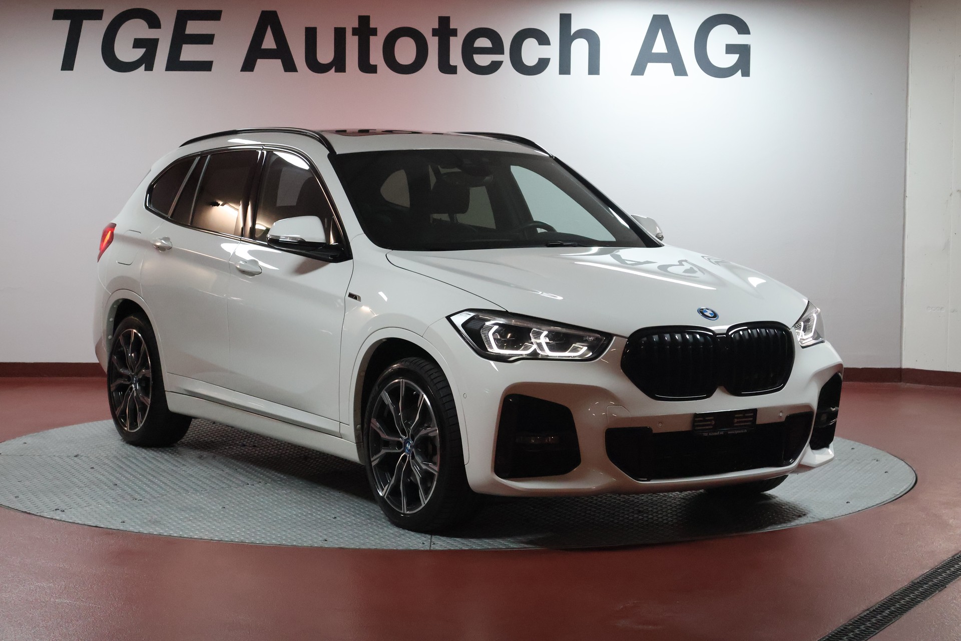 BMW X1 xDrive 25e M Sport Steptronic-showroom-element-2