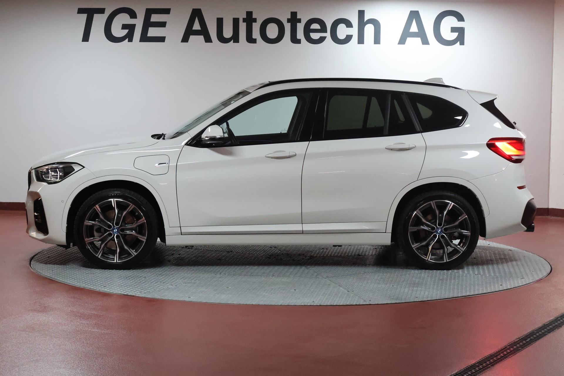 BMW X1 xDrive 25e M Sport Steptronic-showroom-element-3