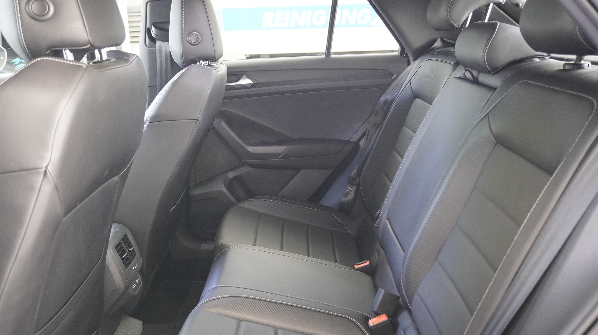VW T-Roc 2.0 TSI R-Line DSG 4Motion-showroom-element-2