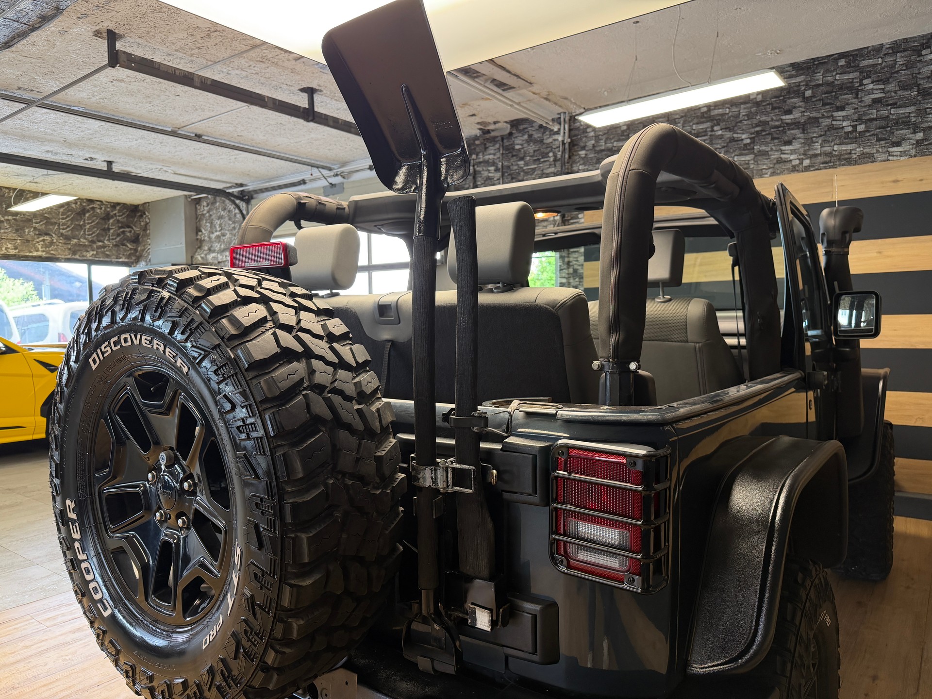 JEEP Wrangler 3.8 Unlimited Rubicon Sahara Automatic-image-9