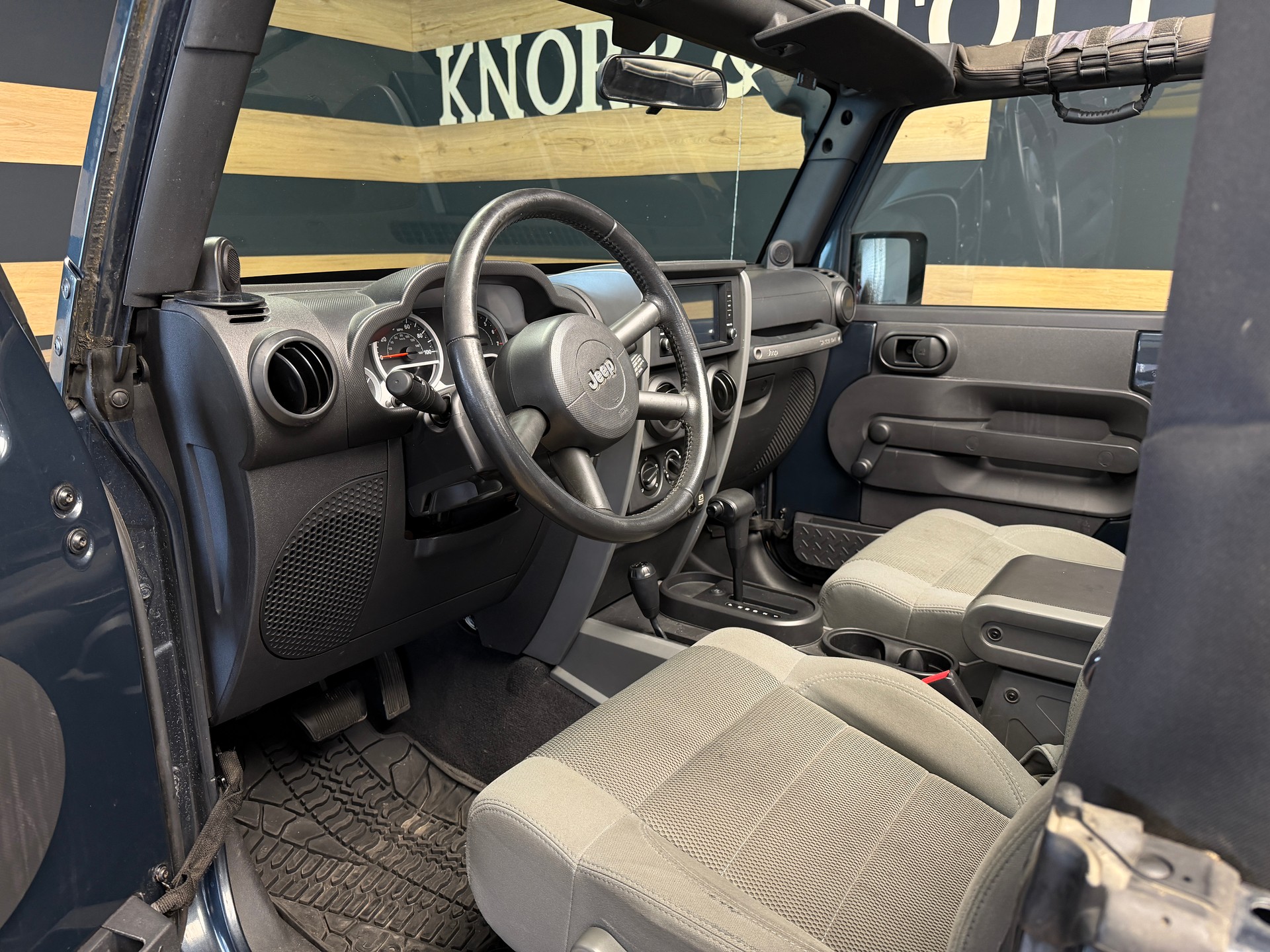 JEEP Wrangler 3.8 Unlimited Rubicon Sahara Automatic-image-13