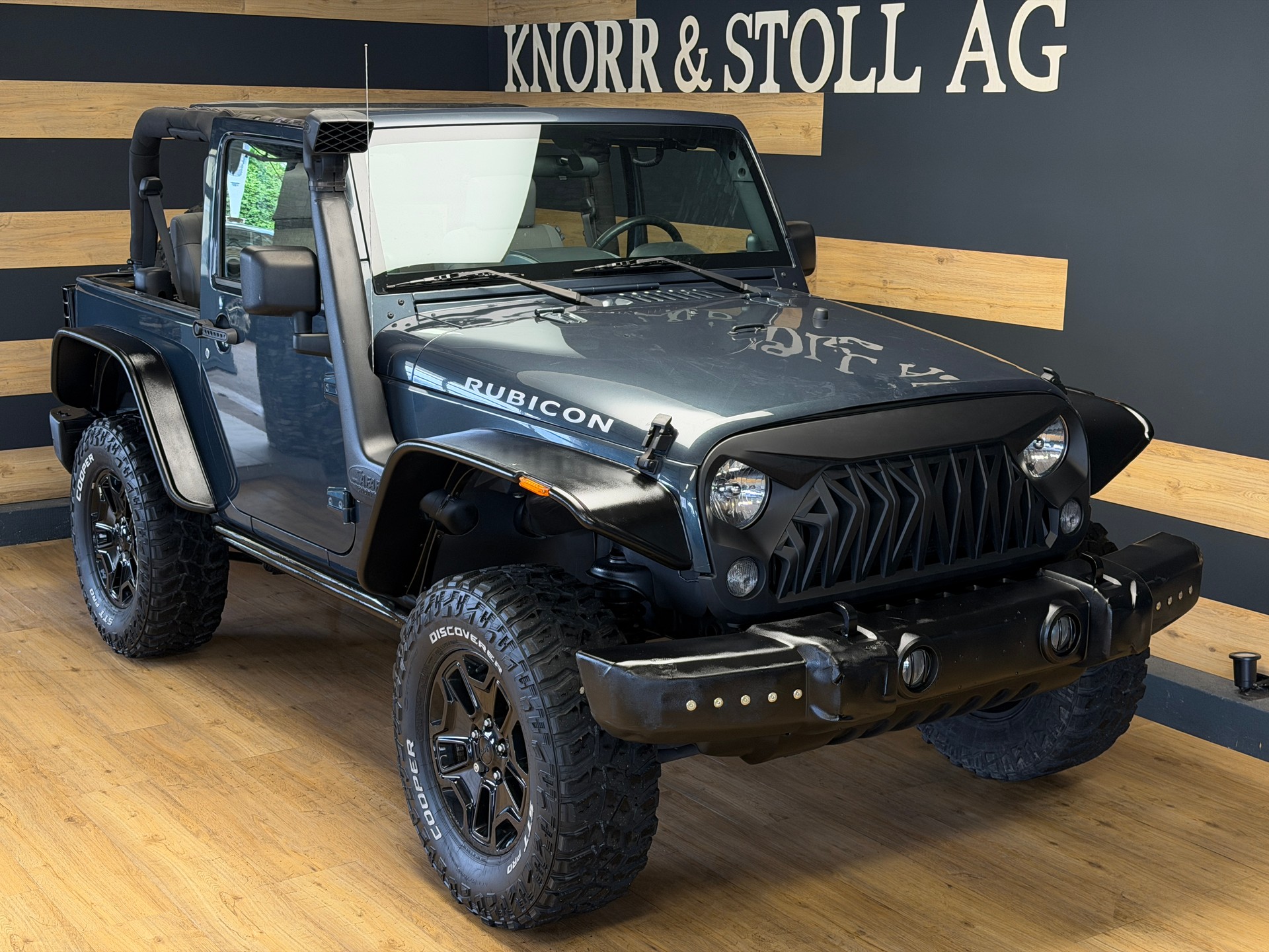 JEEP Wrangler 3.8 Unlimited Rubicon Sahara Automatic-showroom-element-3
