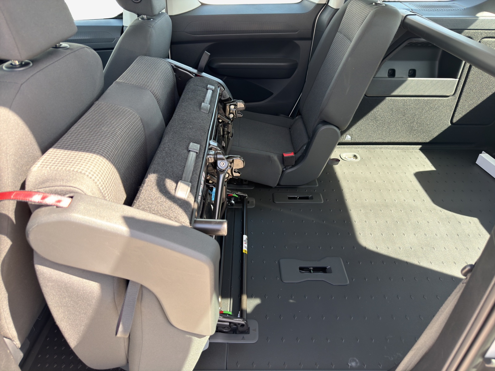 VW Caddy 2.0 TDI 4Motion-image-14