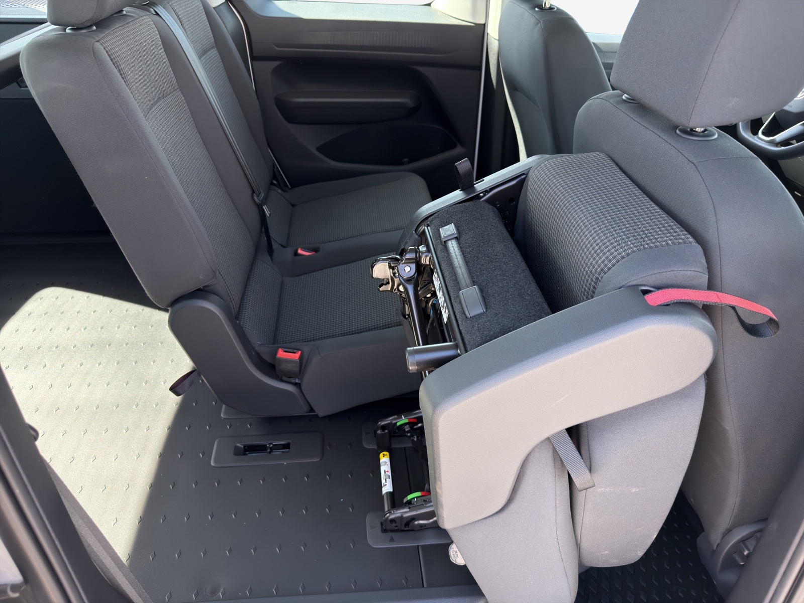 VW Caddy 2.0 TDI 4Motion-image-13
