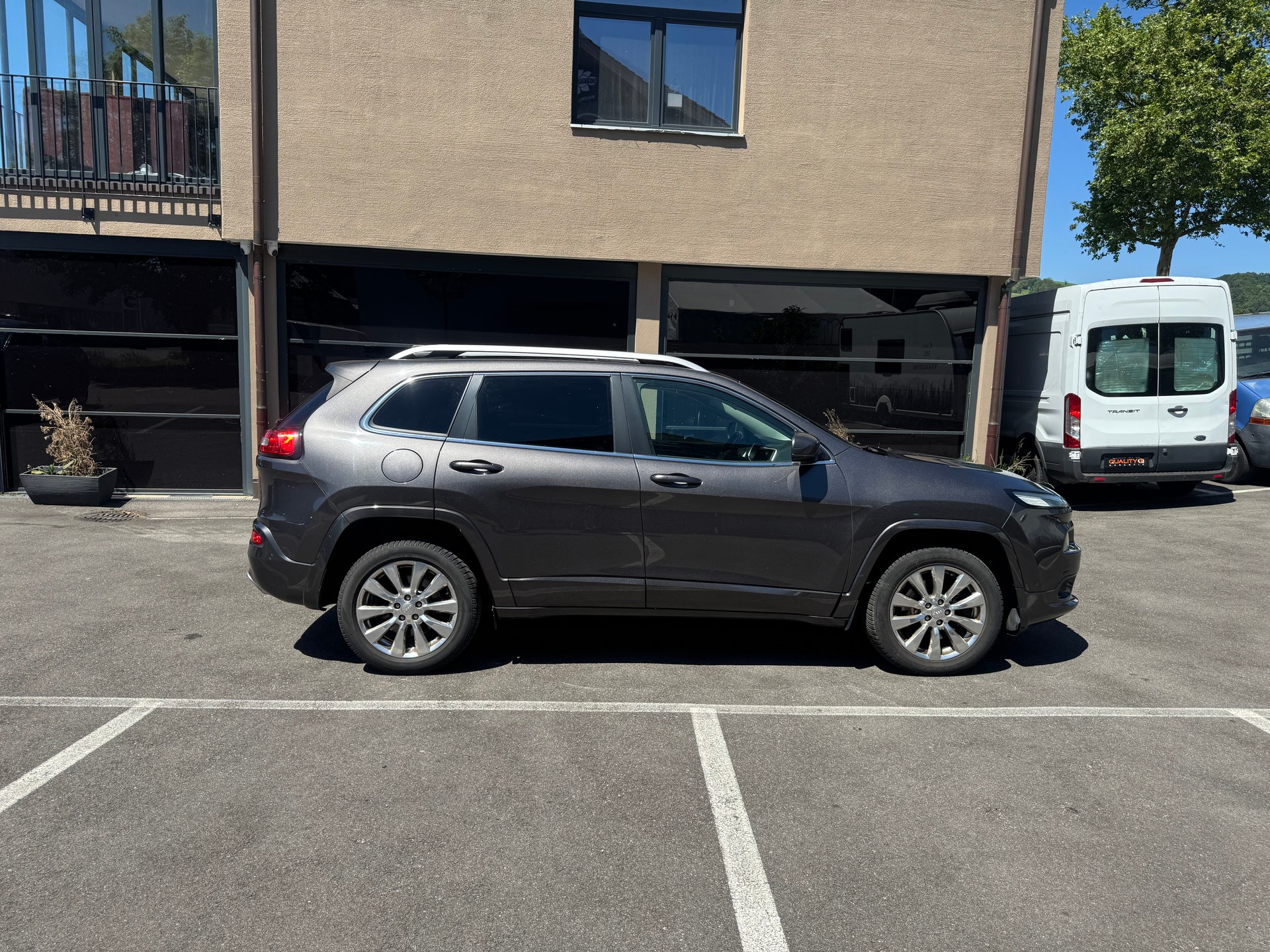 JEEP Cherokee 2.2TD Overland AWD 9ATX-showroom-element-3