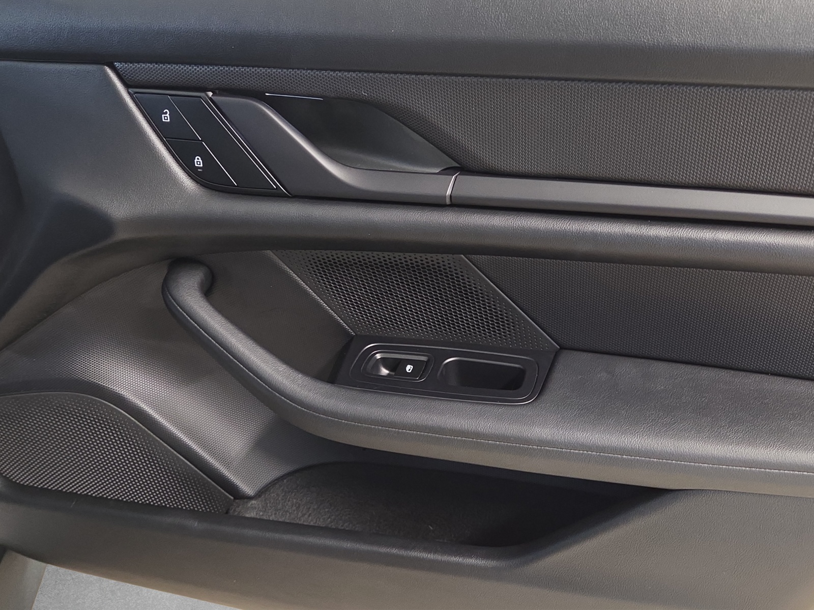 PORSCHE Taycan ST Perf. Bat.Plus-image-10