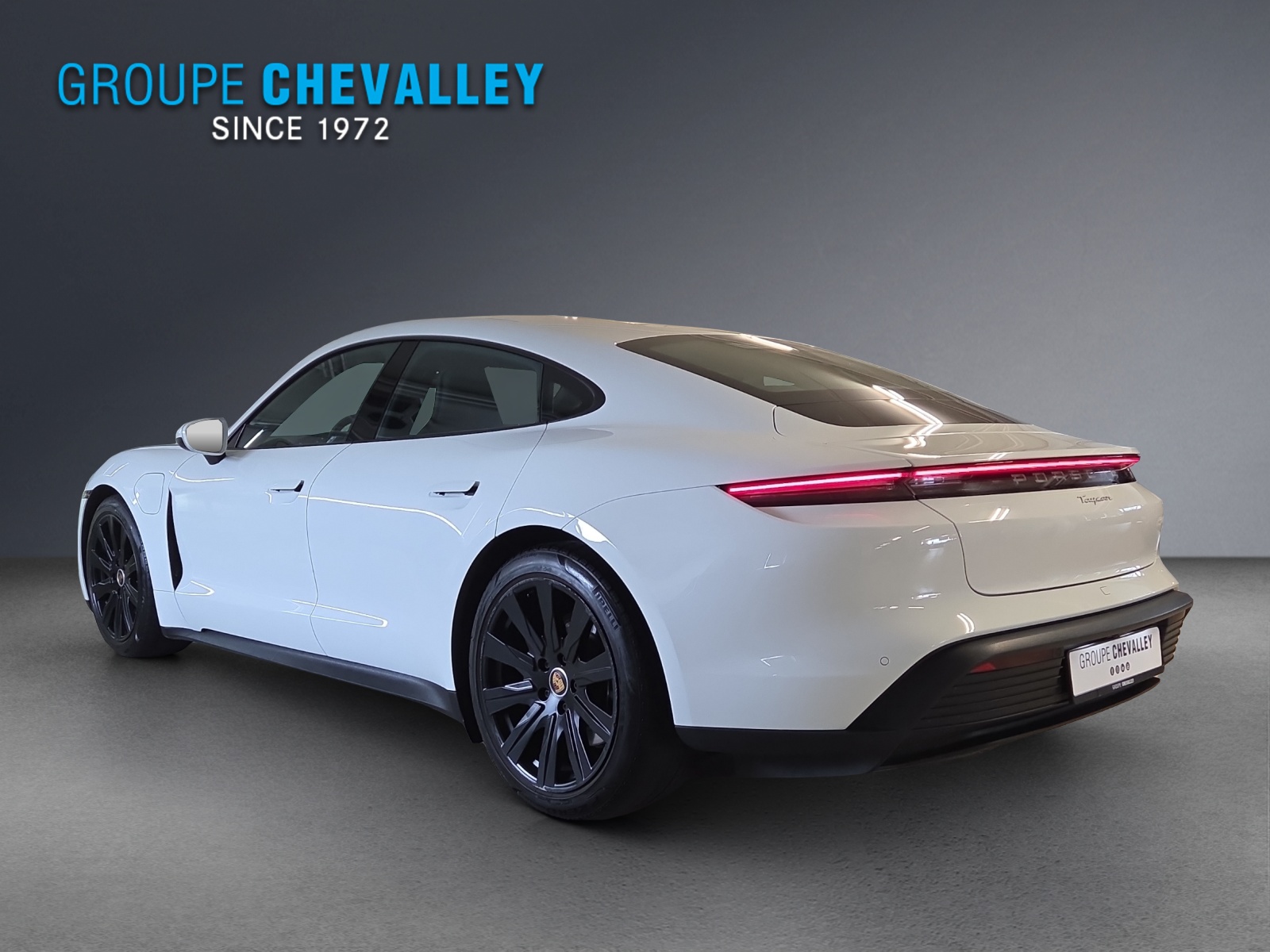 PORSCHE Taycan ST Perf. Bat.Plus-showroom-element-3