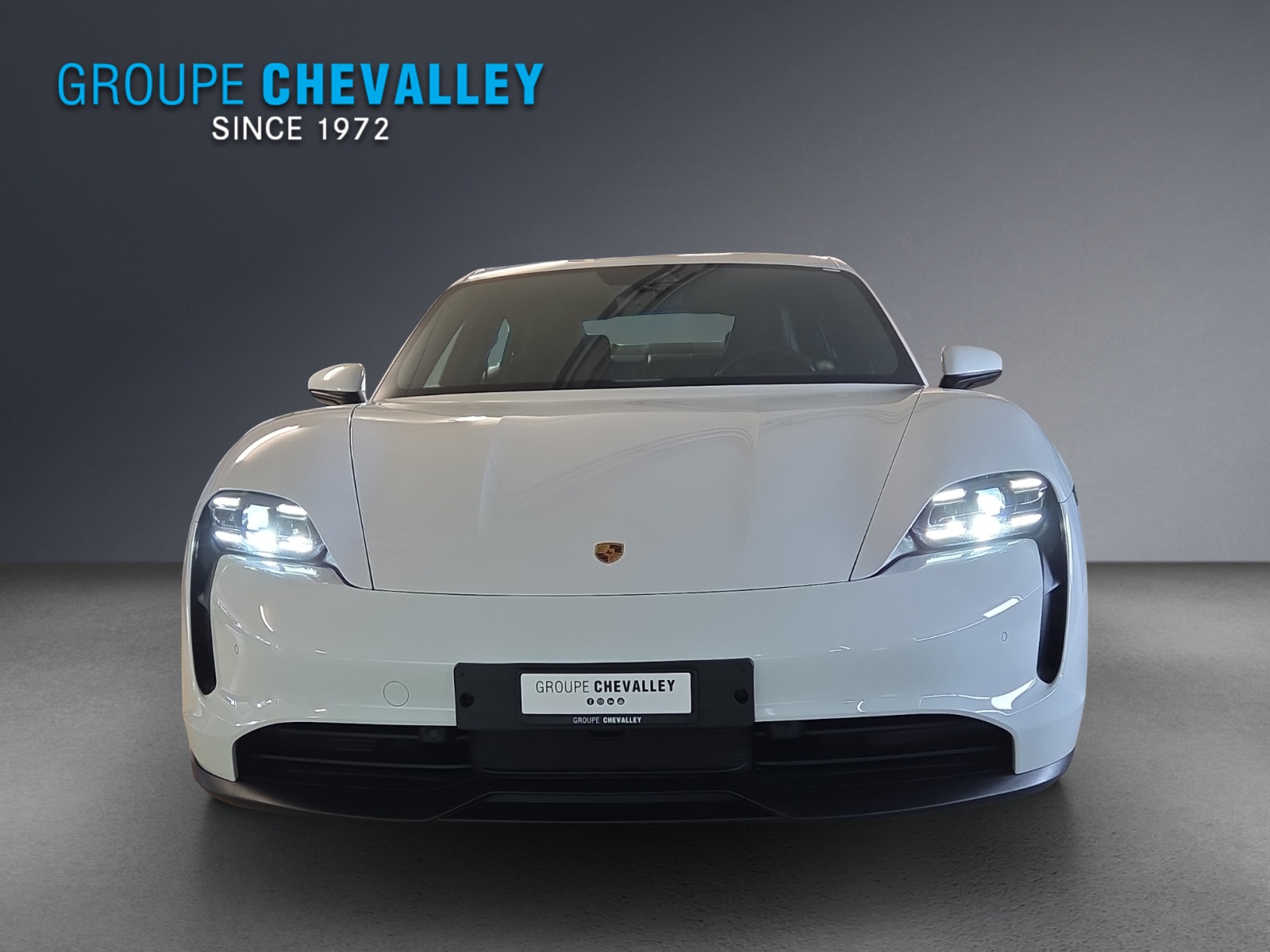 PORSCHE Taycan ST Perf. Bat.Plus-showroom-element-1
