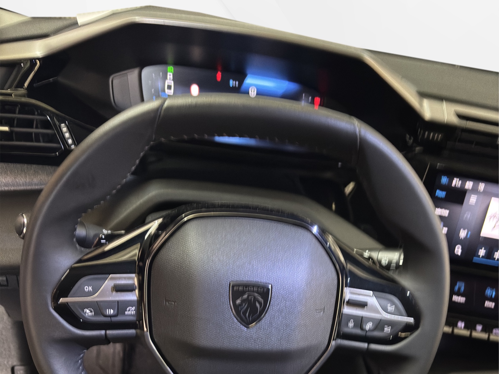 PEUGEOT 308 SW 1.2 PureTech Allure-image-10