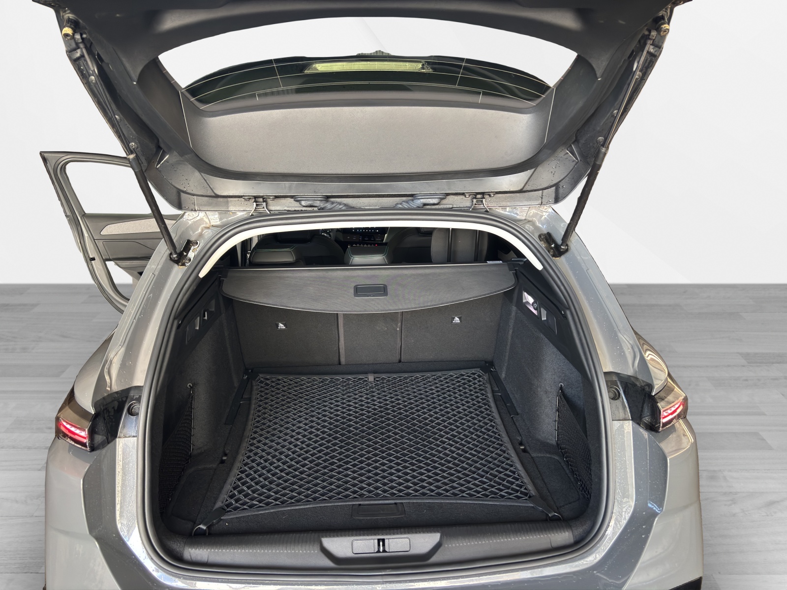 PEUGEOT 308 SW 1.2 PureTech Allure-image-5