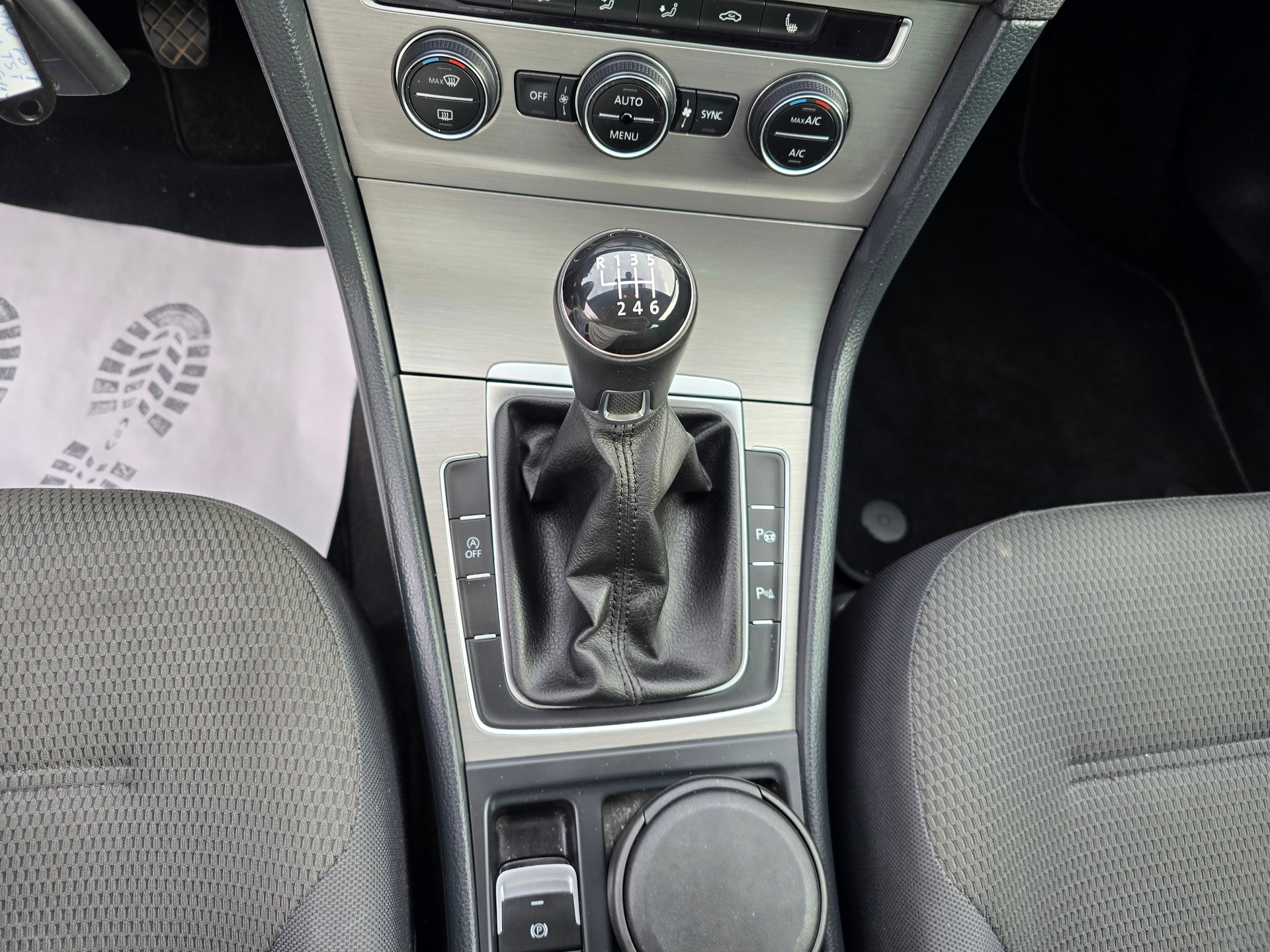 VW Golf Variant 1.4 TSI Lounge-image-16