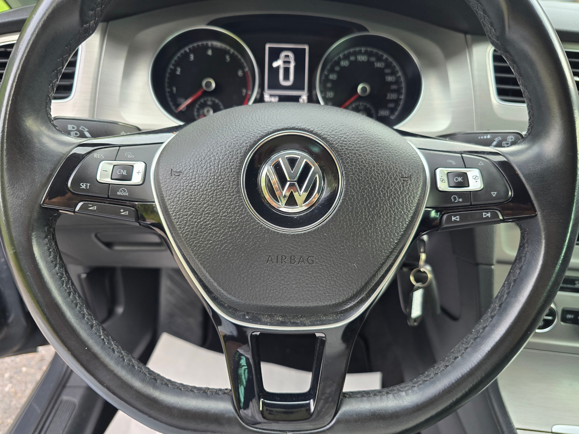 VW Golf Variant 1.4 TSI Lounge-image-17