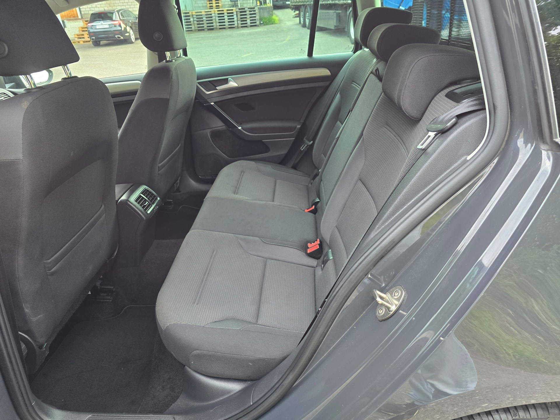 VW Golf Variant 1.4 TSI Lounge-image-12