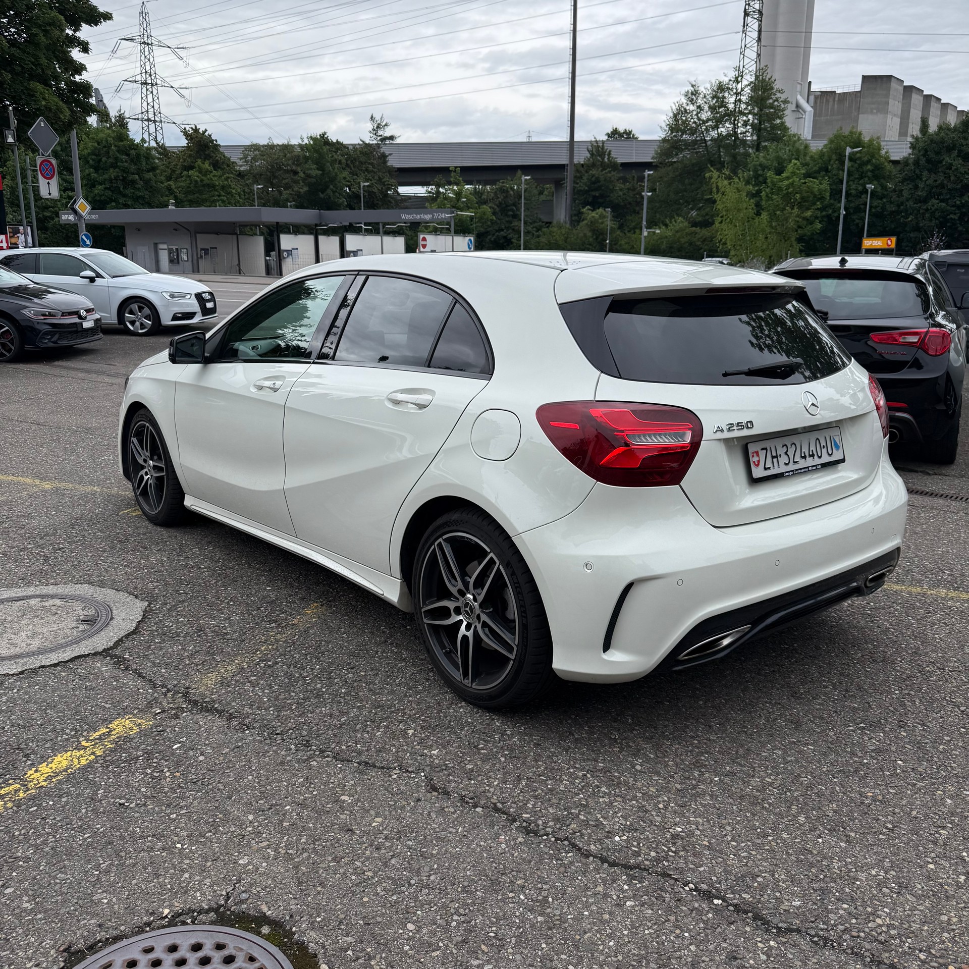 MERCEDES-BENZ A 250 AMG Line 7G-DCT *PANORAMA-DACH*-showroom-element-2