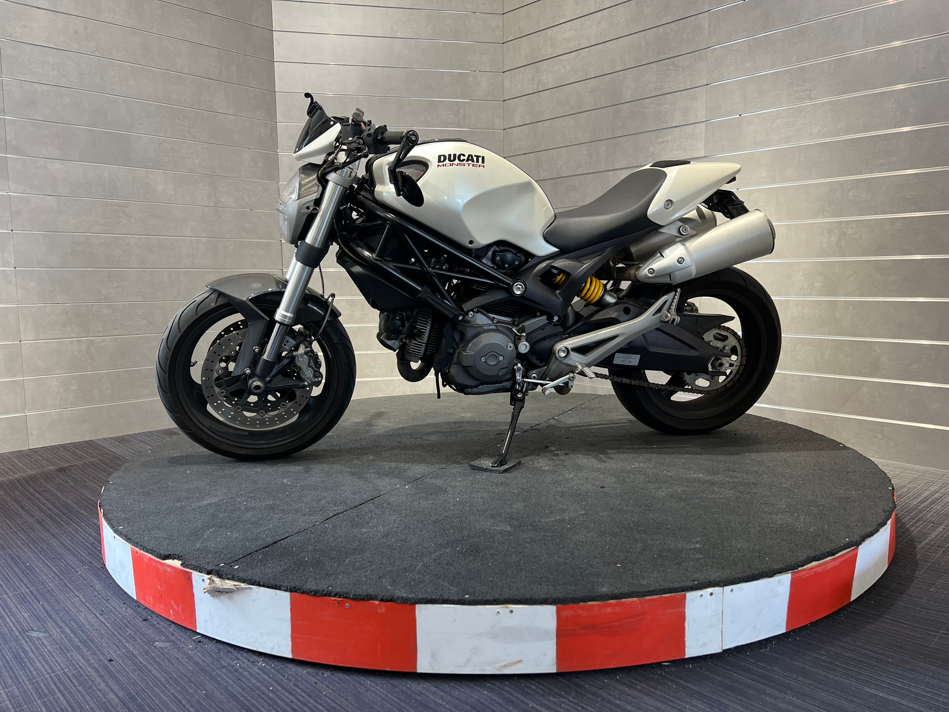 DUCATI Monster 696M 25kW-image-1