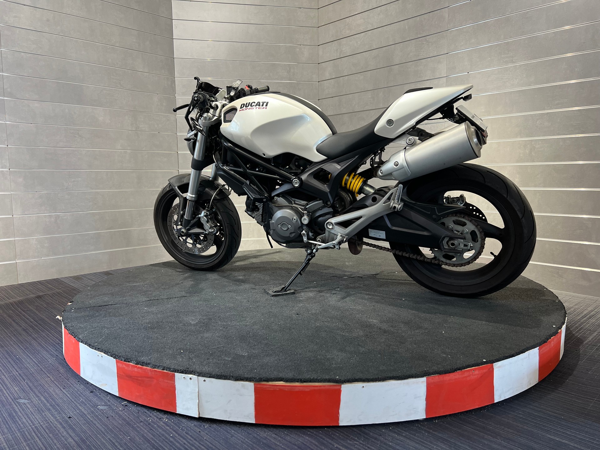 DUCATI Monster 696M 25kW-image-2