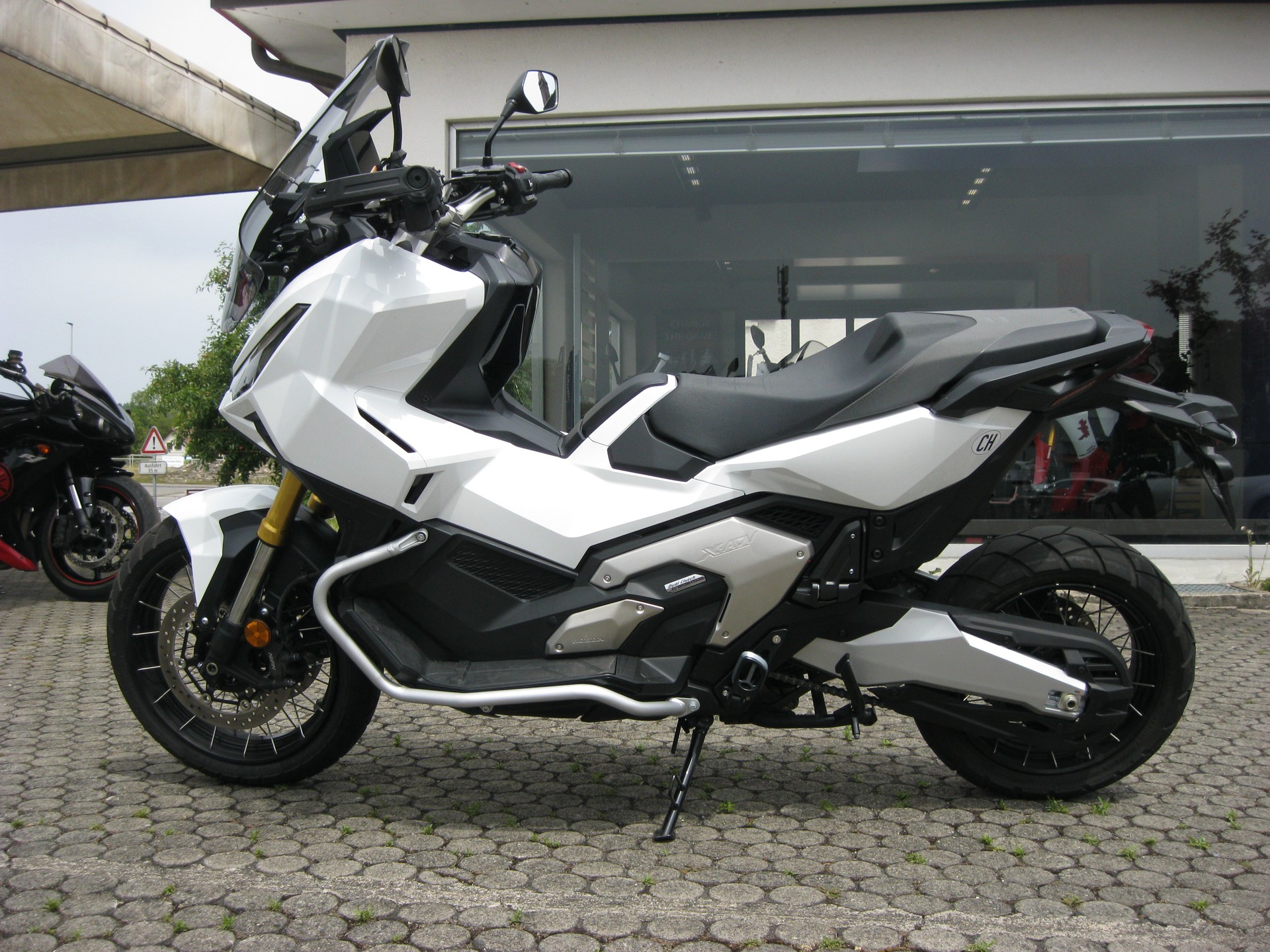 HONDA X-ADV 750-image-0