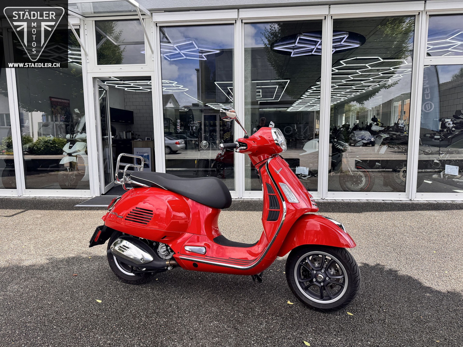 PIAGGIO Vespa GTS 300 Super ABS-image-1