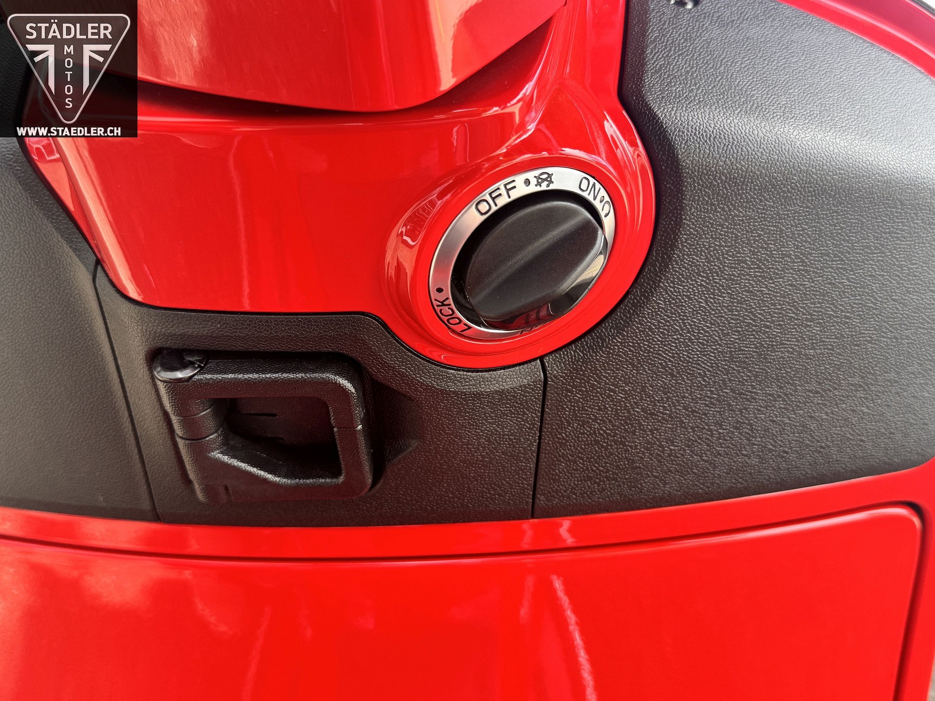 PIAGGIO Vespa GTS 300 Super ABS-image-11