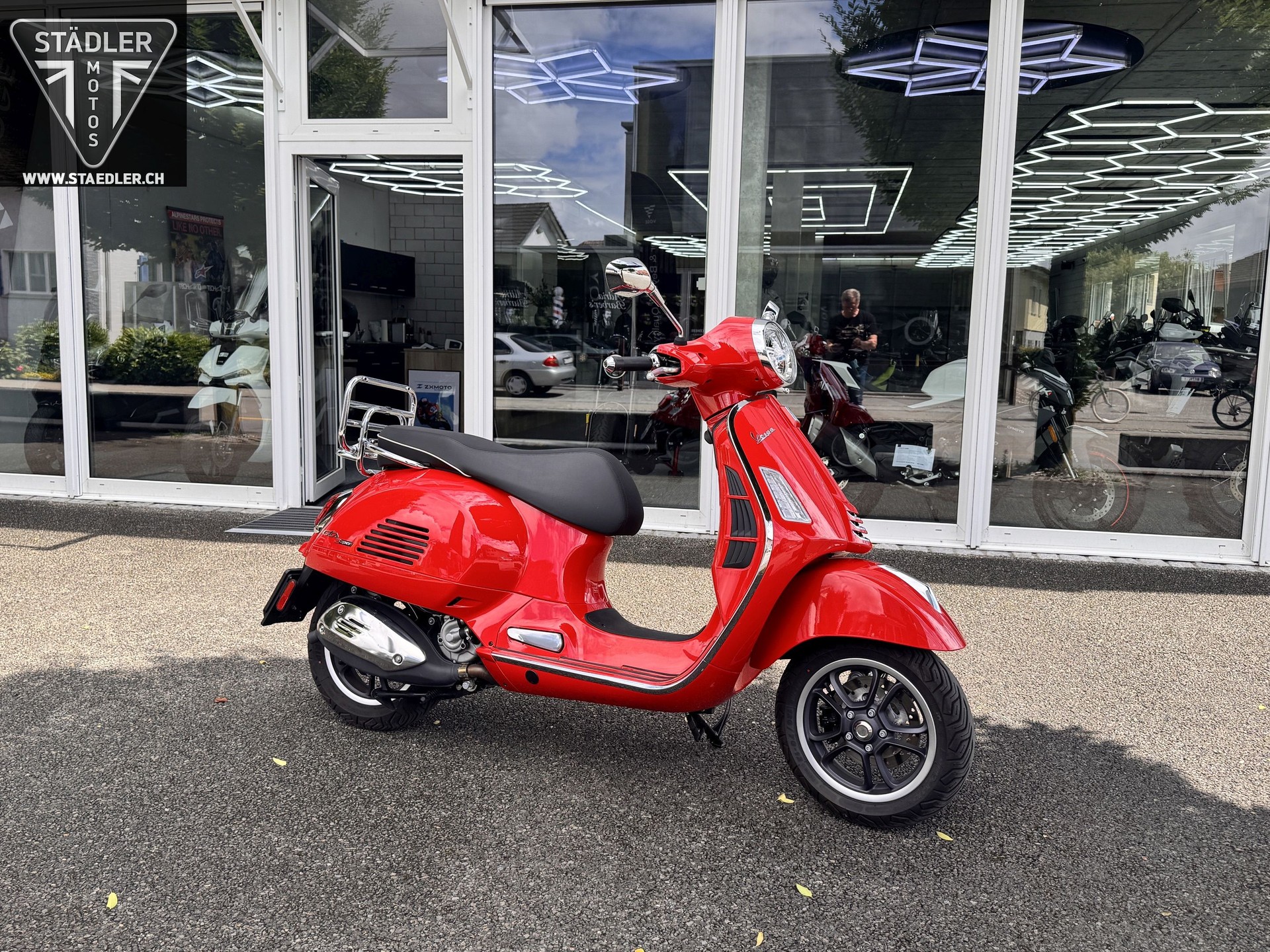 PIAGGIO Vespa GTS 300 Super ABS-image-2