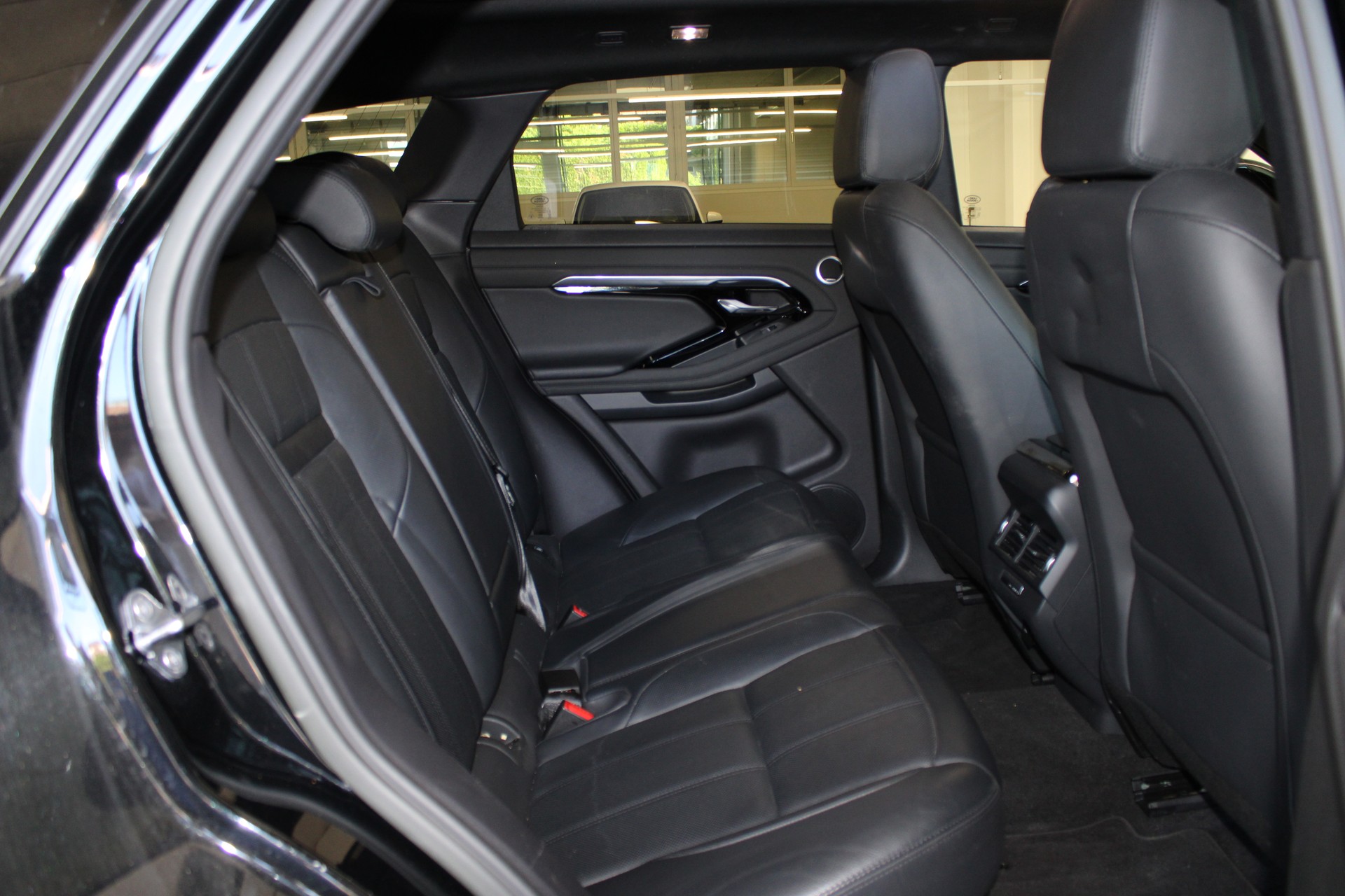 LAND ROVER Evoque R-Dynamic P 200 MHEV SE AT9-image-13