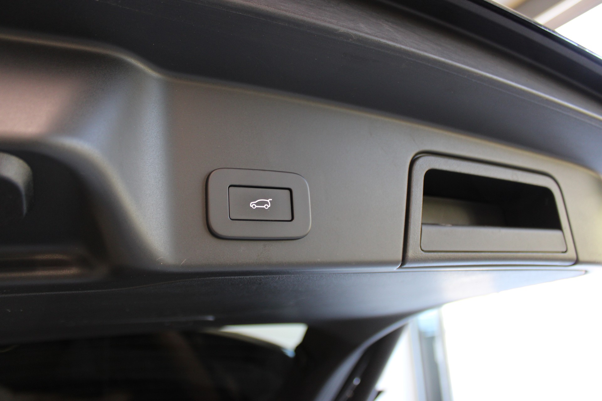 LAND ROVER Evoque R-Dynamic P 200 MHEV SE AT9-image-15