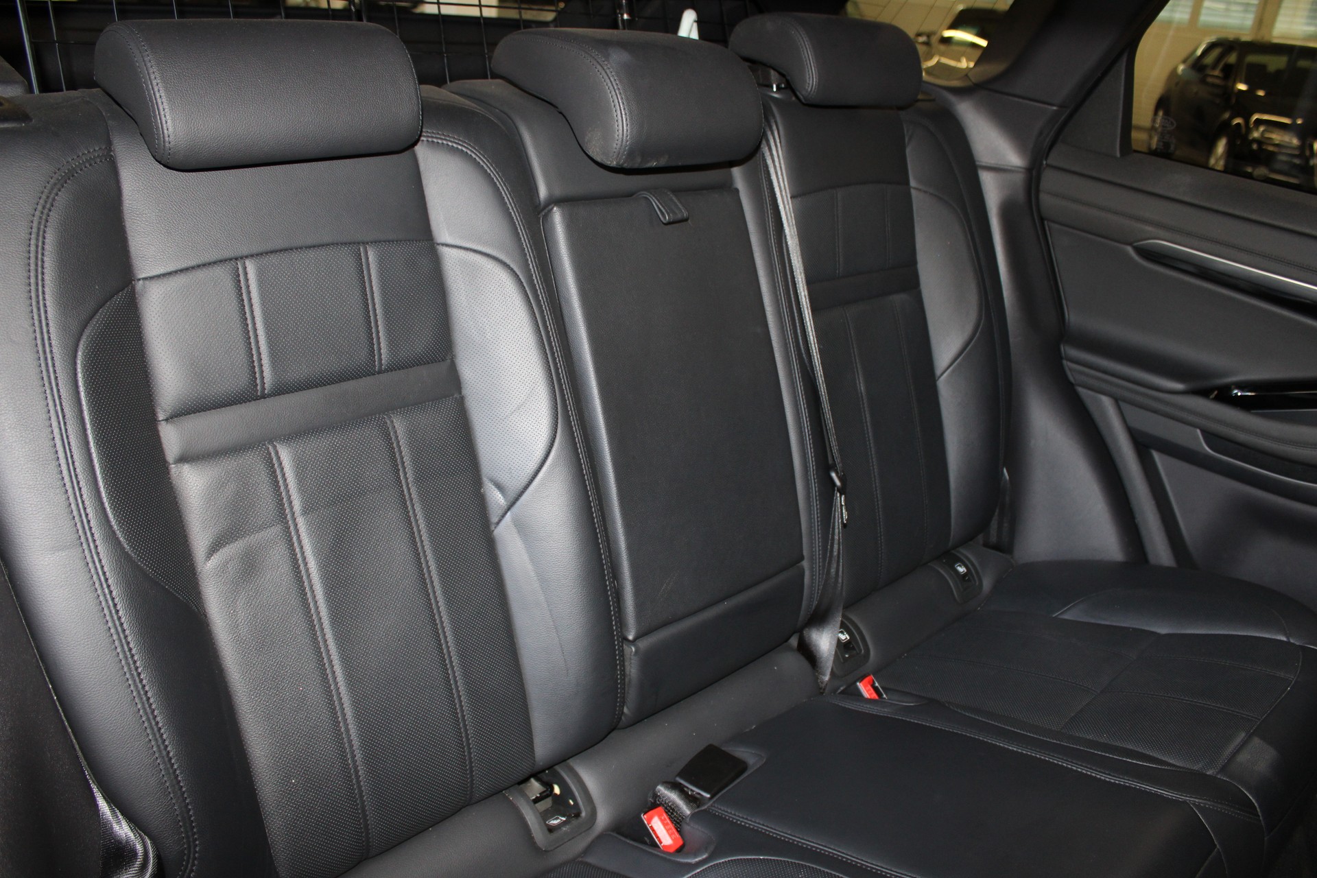 LAND ROVER Evoque R-Dynamic P 200 MHEV SE AT9-image-14