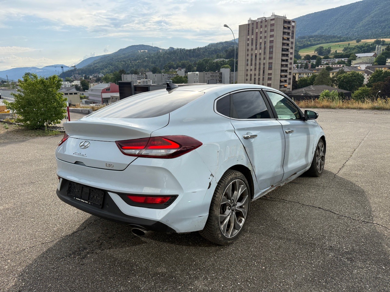 HYUNDAI i30 Fastback 1.4 T-GDi Amplia DCT-image-6