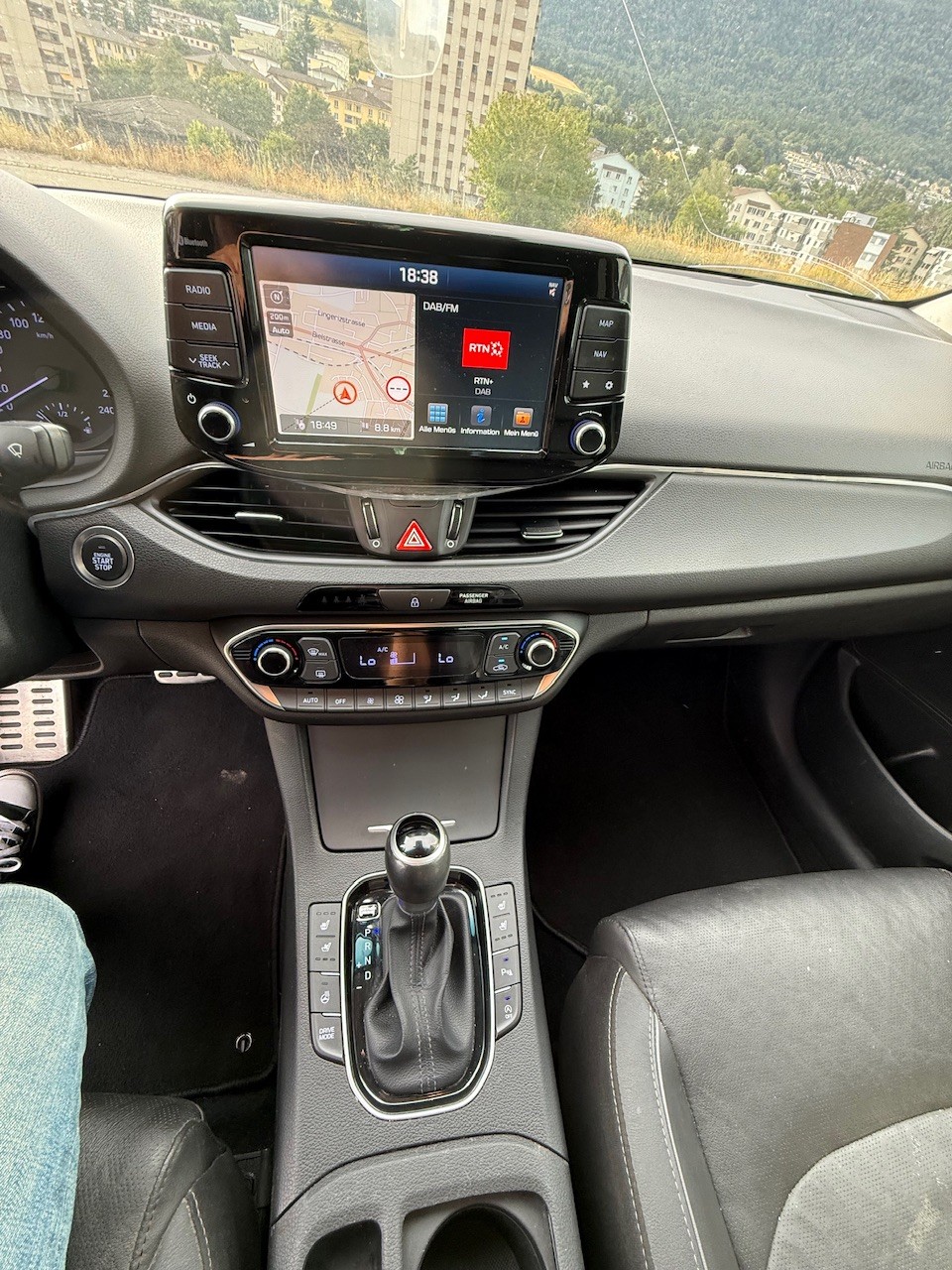 HYUNDAI i30 Fastback 1.4 T-GDi Amplia DCT-image-12