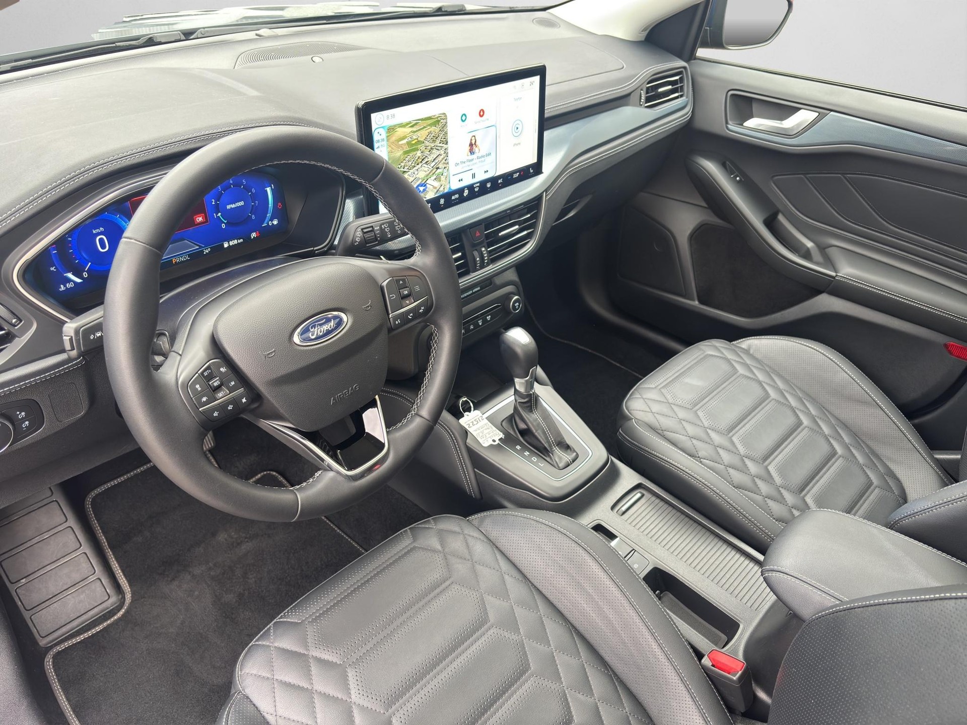 FORD Focus 1.0i EcoB Hybrid 155 Active Vignale-image-8