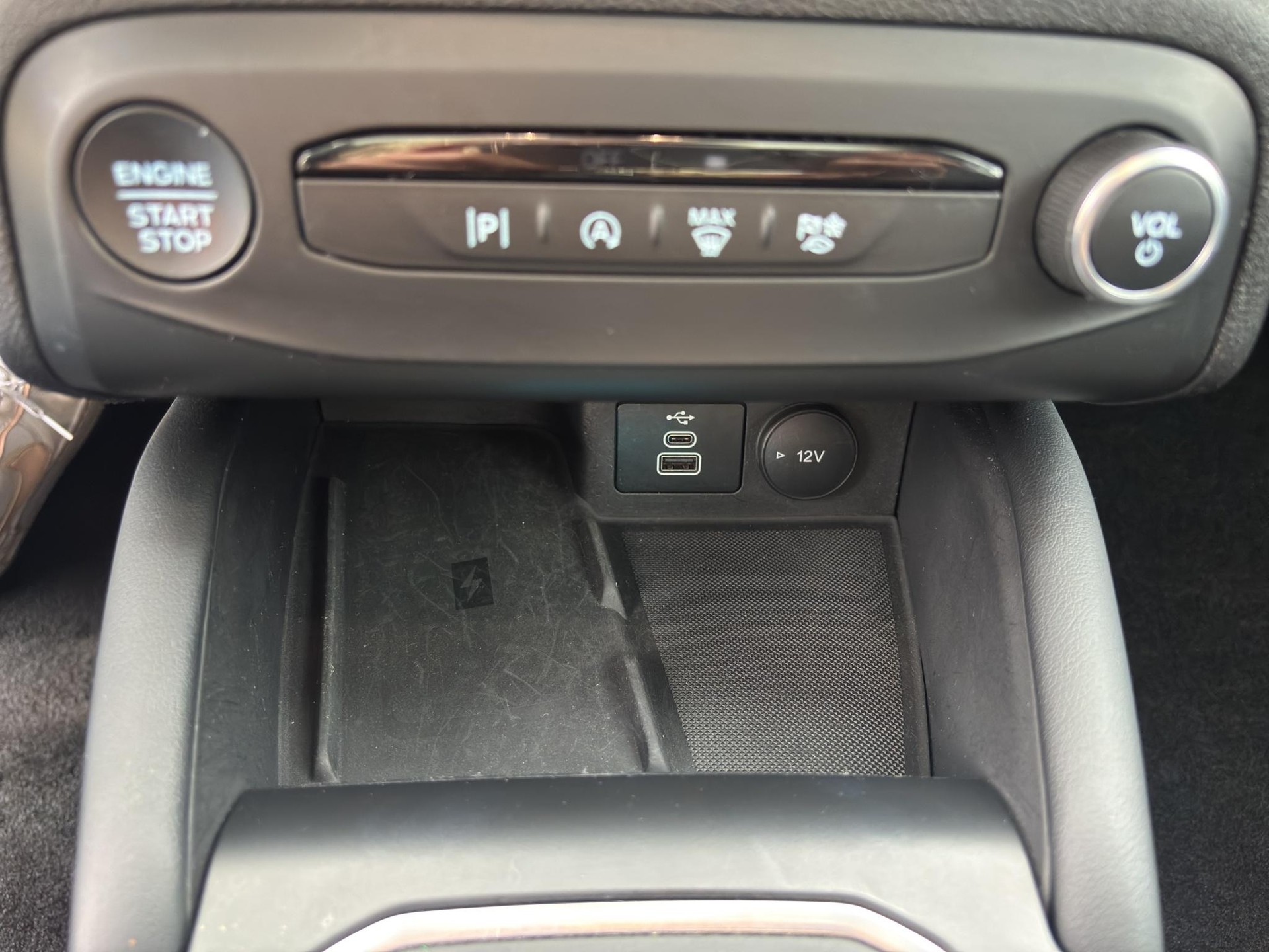 FORD Focus 1.0i EcoB Hybrid 155 Active Vignale-image-7