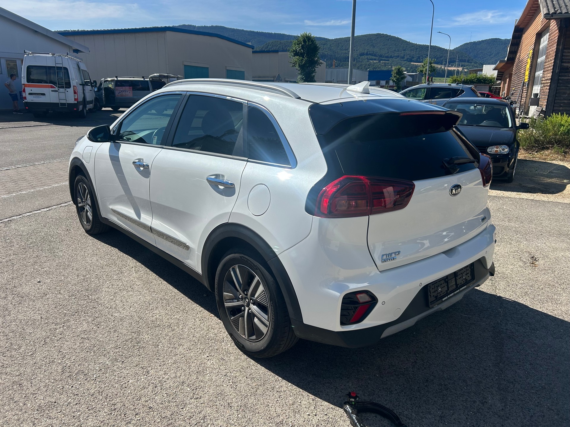 KIA Niro 1.6GDi Plug-in Hybrid Style DCT-image-2