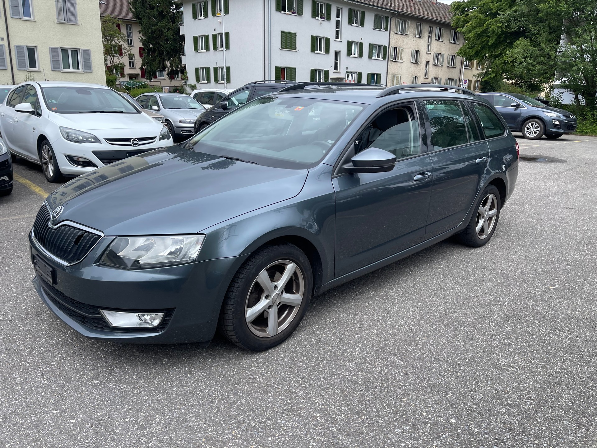 SKODA Octavia Combi 1.6 TDI Swiss Edition DSG-image-1