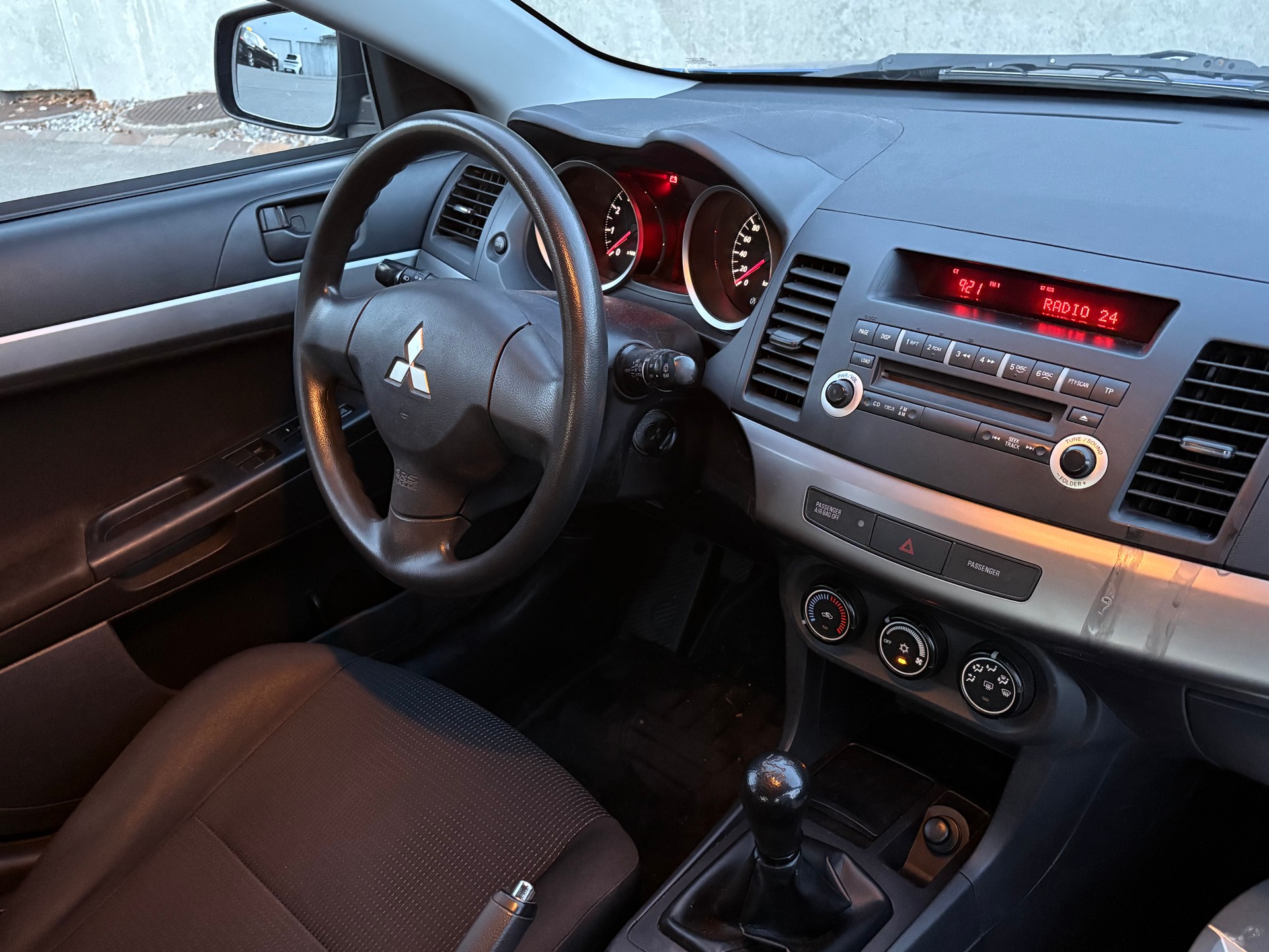 MITSUBISHI Lancer Sportback 1.6 Inform-image-9