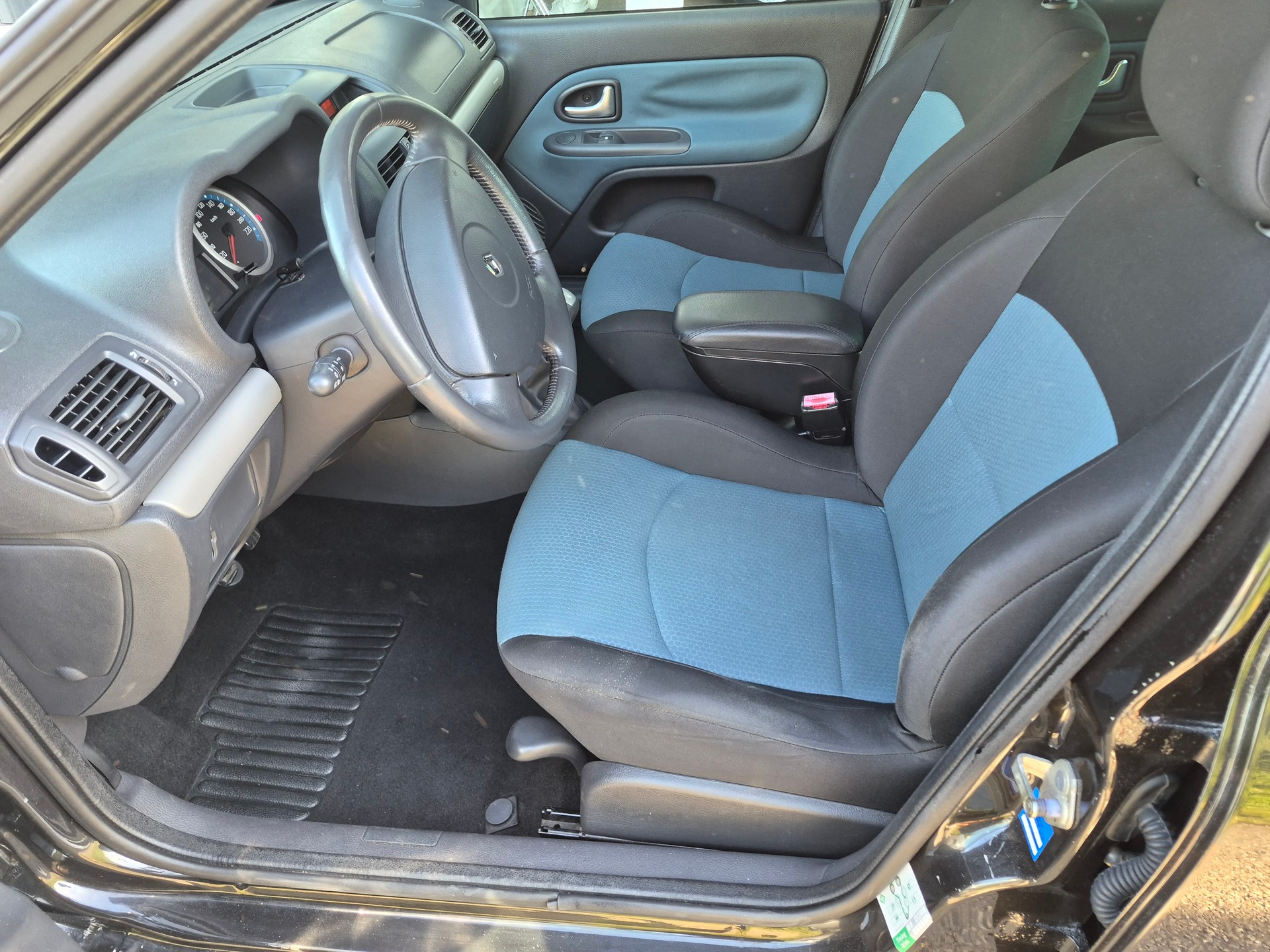 RENAULT Clio 1.2 16V Storia-image-5