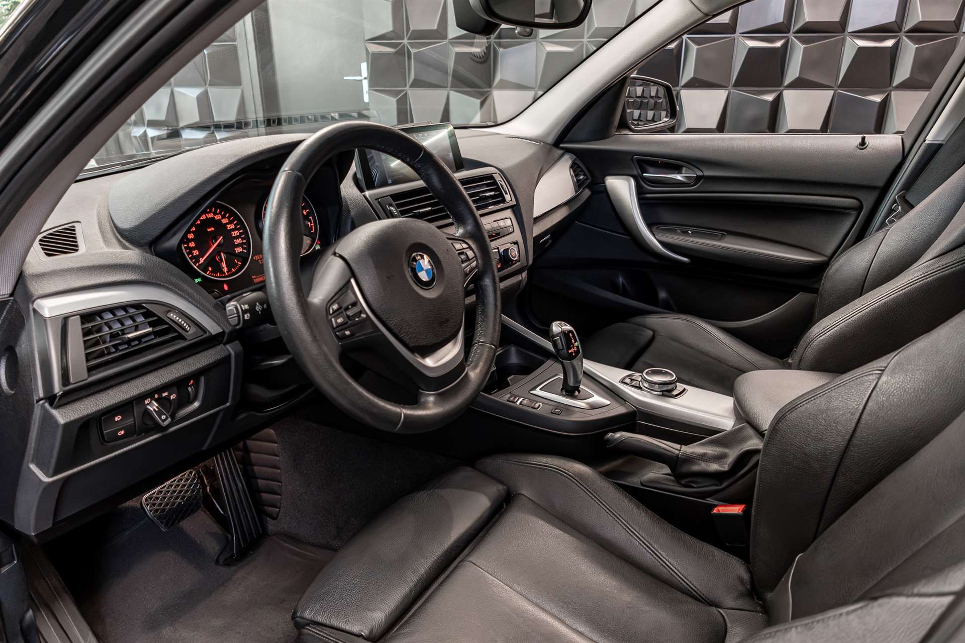 BMW 116i Steptronic-image-11