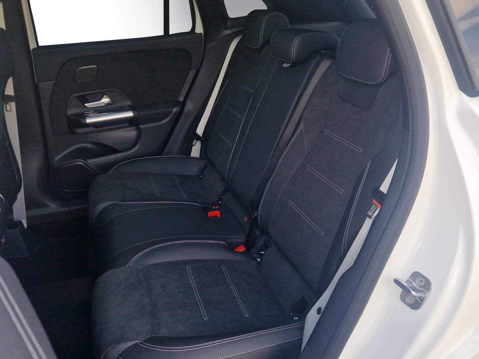MERCEDES-BENZ GLA 220 4Matic 8G-DCT-image-13