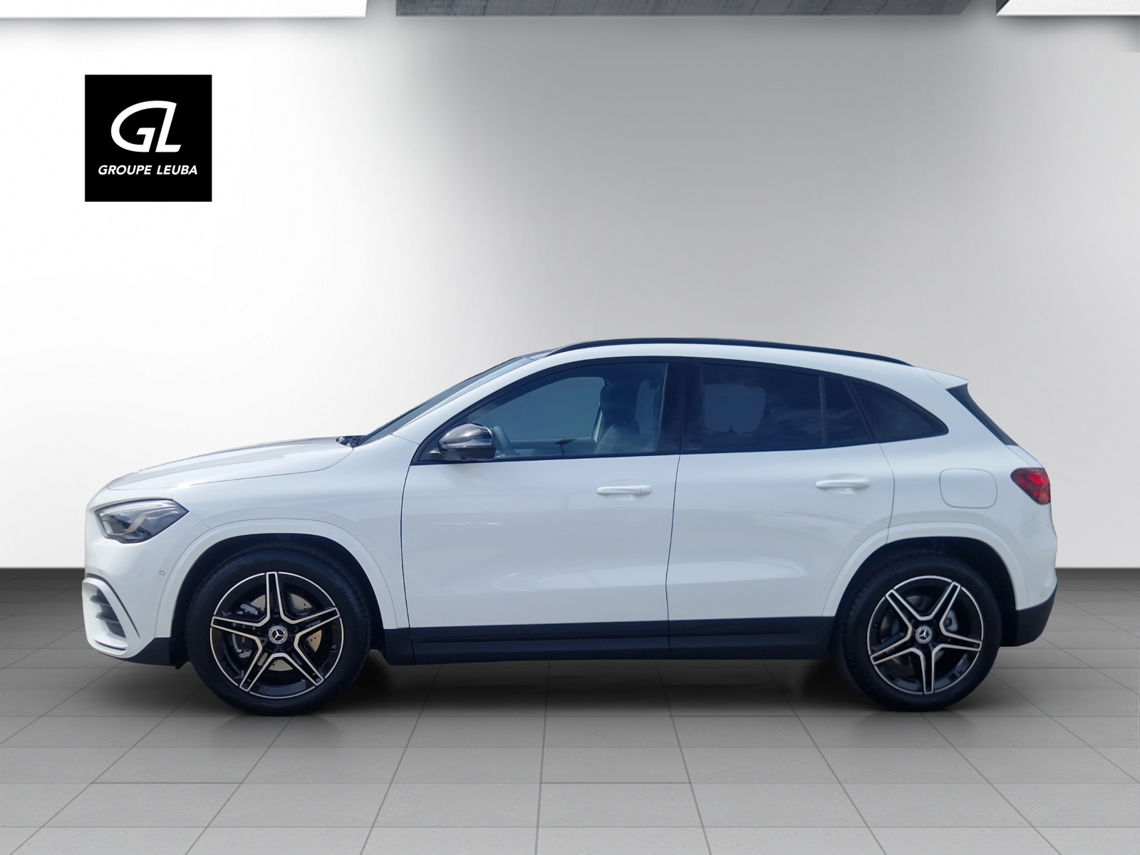 MERCEDES-BENZ GLA 220 4Matic 8G-DCT-showroom-element-2
