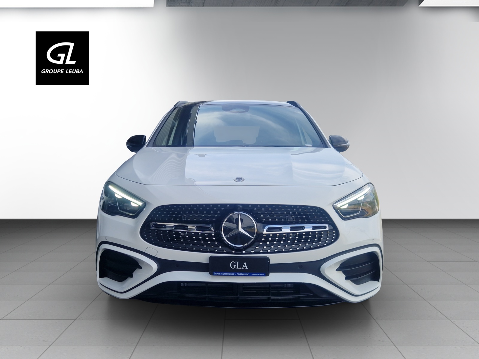 MERCEDES-BENZ GLA 220 4Matic 8G-DCT-showroom-element-1