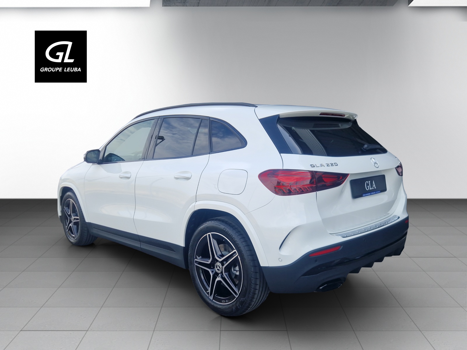 MERCEDES-BENZ GLA 220 4Matic 8G-DCT-showroom-element-3
