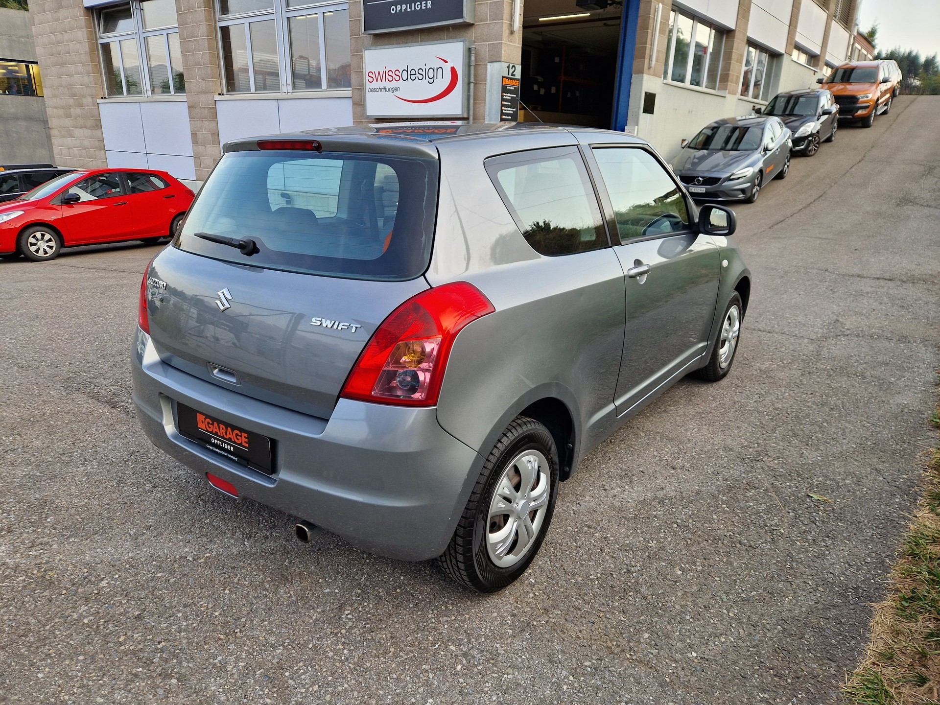SUZUKI Swift 1.3i 16V GL-showroom-element-3