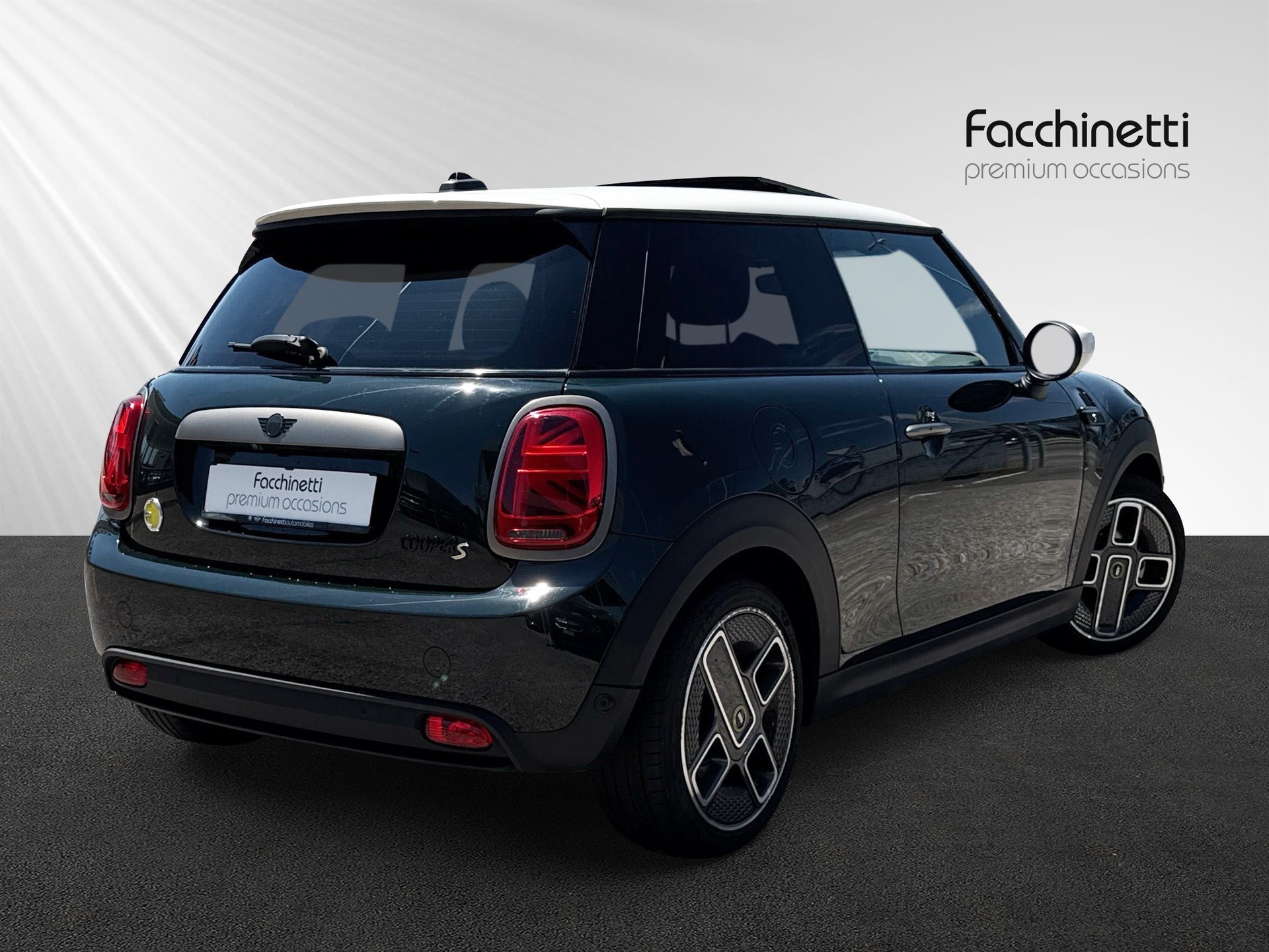 MINI Cooper SE Resolute Edition-showroom-element-2