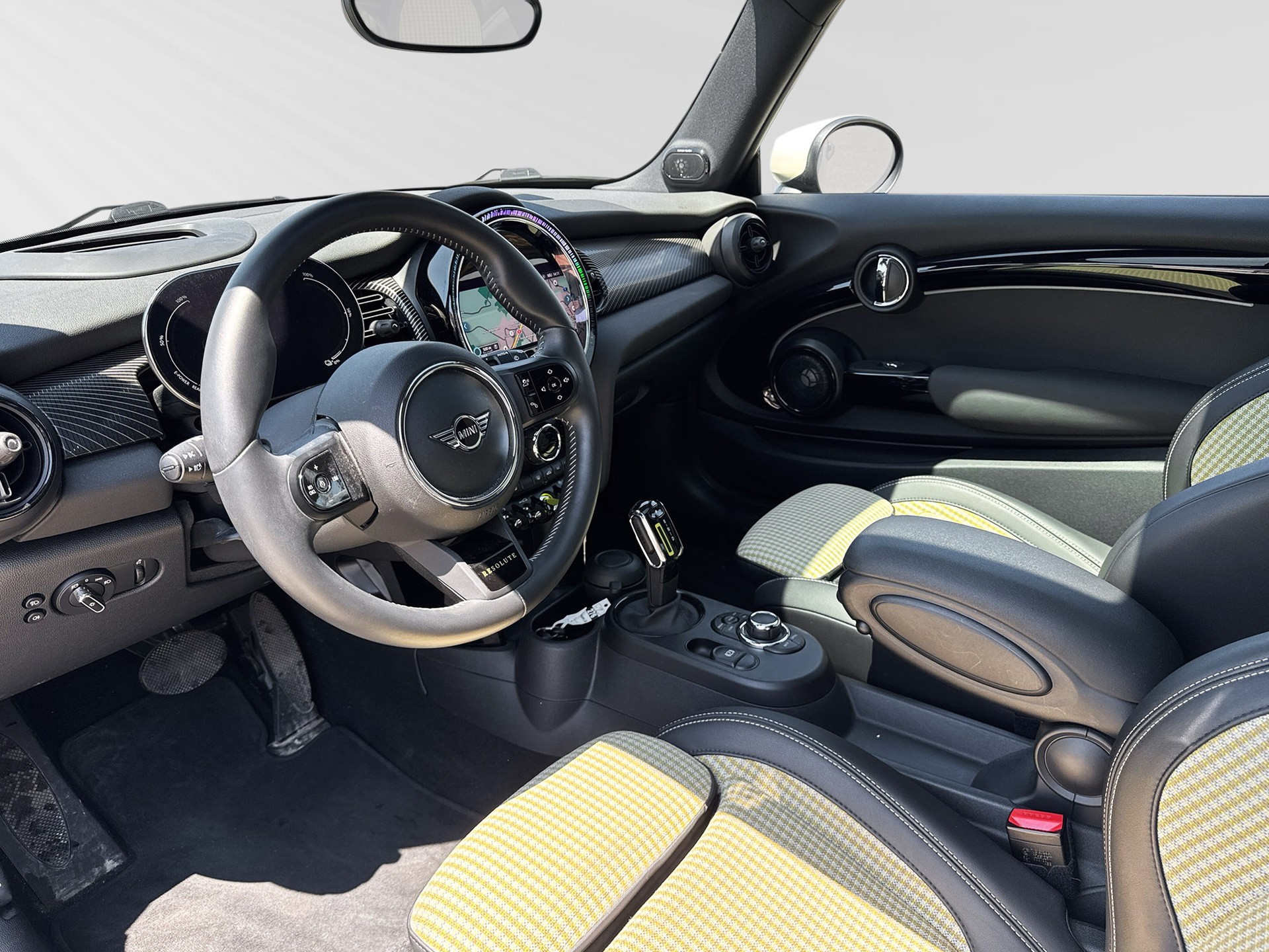 MINI Cooper SE Resolute Edition-showroom-element-3