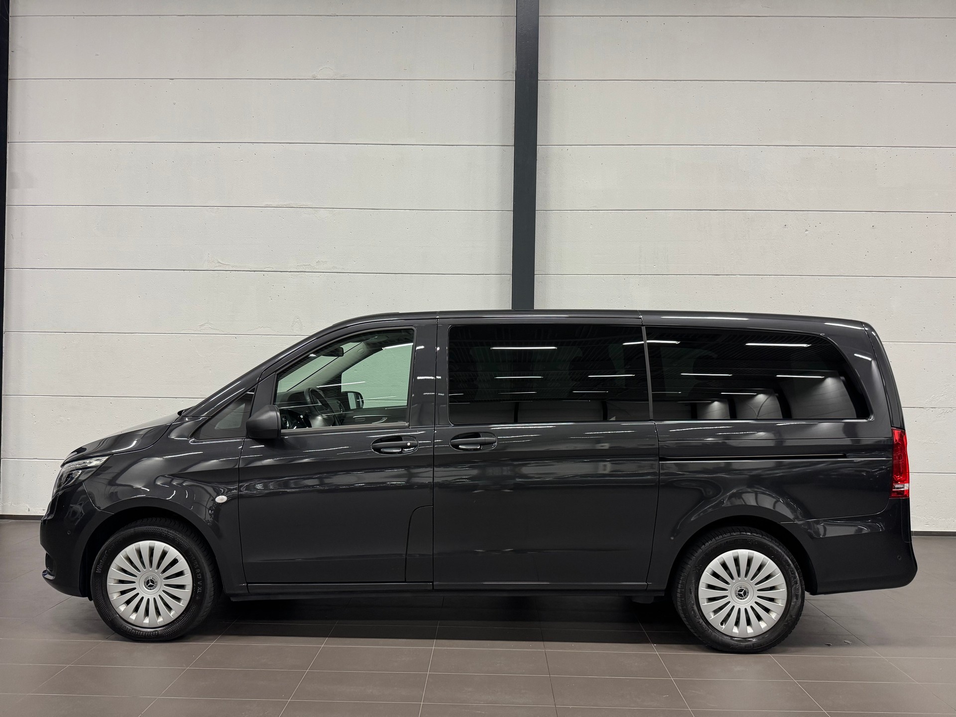 MERCEDES-BENZ Vito 116 CDI Lang Select Tourer 4Matic 9G-Tronic-image-9