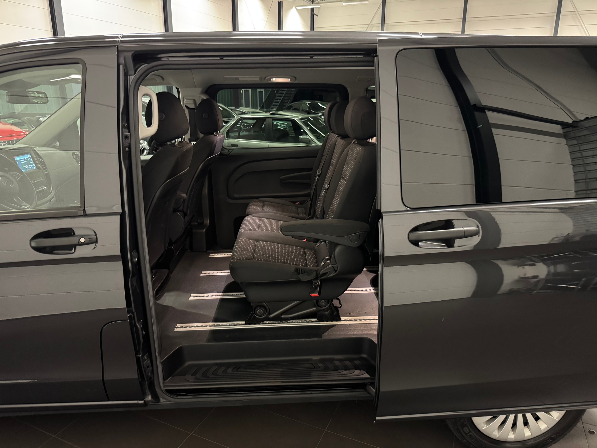 MERCEDES-BENZ Vito 116 CDI Lang Select Tourer 4Matic 9G-Tronic-image-23