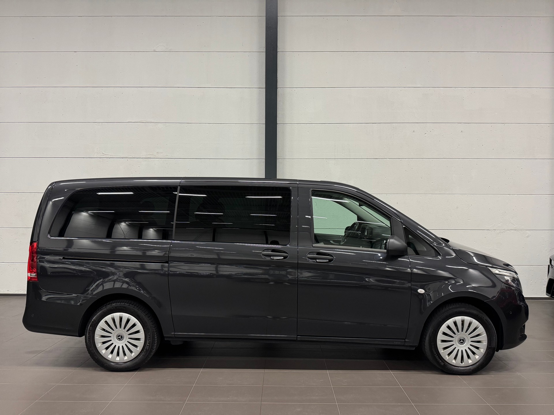MERCEDES-BENZ Vito 116 CDI Lang Select Tourer 4Matic 9G-Tronic-image-8