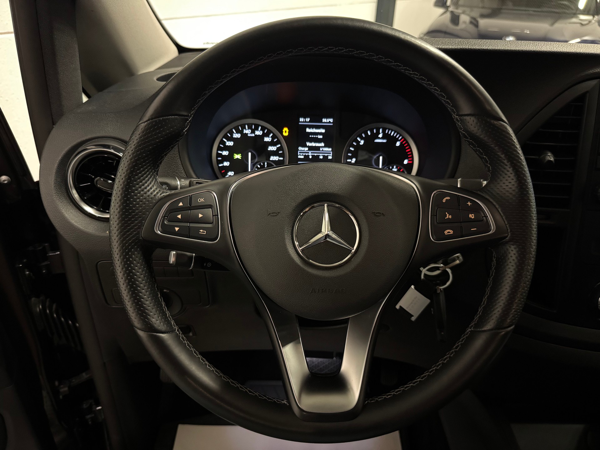 MERCEDES-BENZ Vito 116 CDI Lang Select Tourer 4Matic 9G-Tronic-image-26