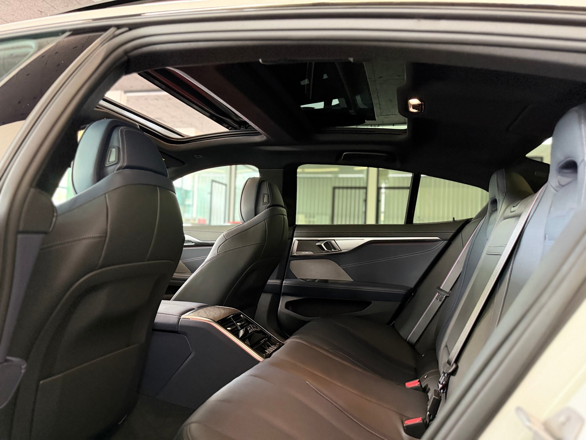 BMW 840i sDrive M Sport Pro Steptronic GRAN COUPE-image-12