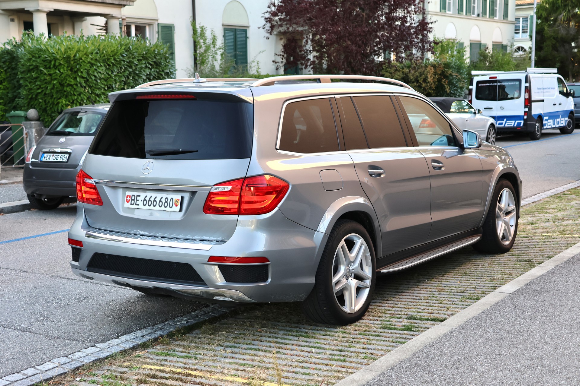 MERCEDES-BENZ GL 350 BlueTEC 4Matic 7G-TRONIC 7 SITZER (CH)-image-5