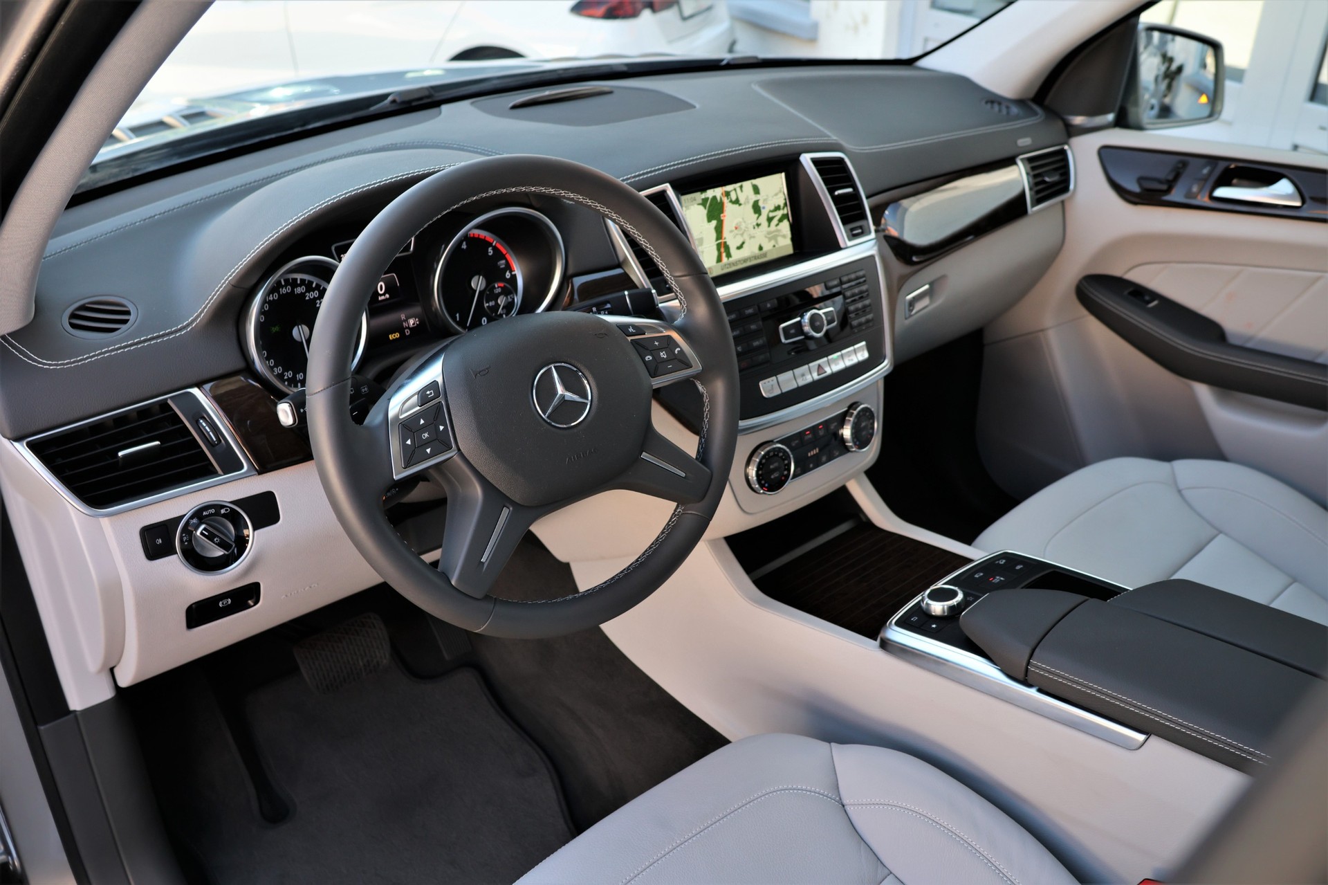 MERCEDES-BENZ GL 350 BlueTEC 4Matic 7G-TRONIC 7 SITZER (CH)-image-9